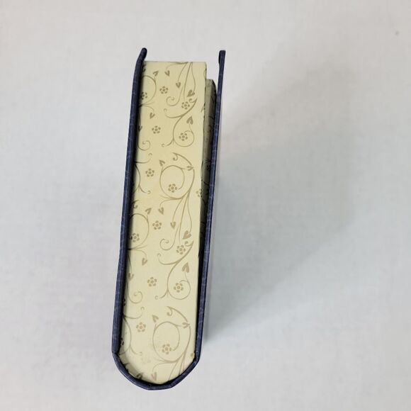 The Glory of Christmas by Charles Swindoll and Max‎ Lucado Gift Set - Picture 6 of 11